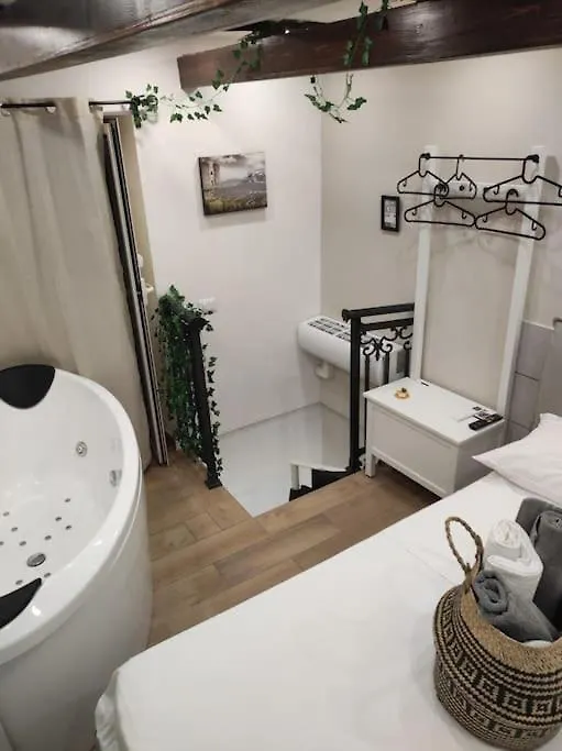Tinyhouse All'Orto Con Idromassaggio Apartment Naples Italy